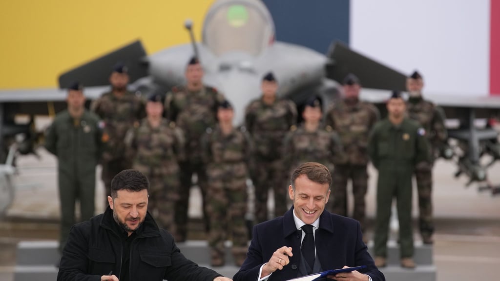 Selenskyj und Macron unterzeichneten eine Absichtserklärung zum Kauf von bis zu 100 Rafale-Jets durch Kiew.