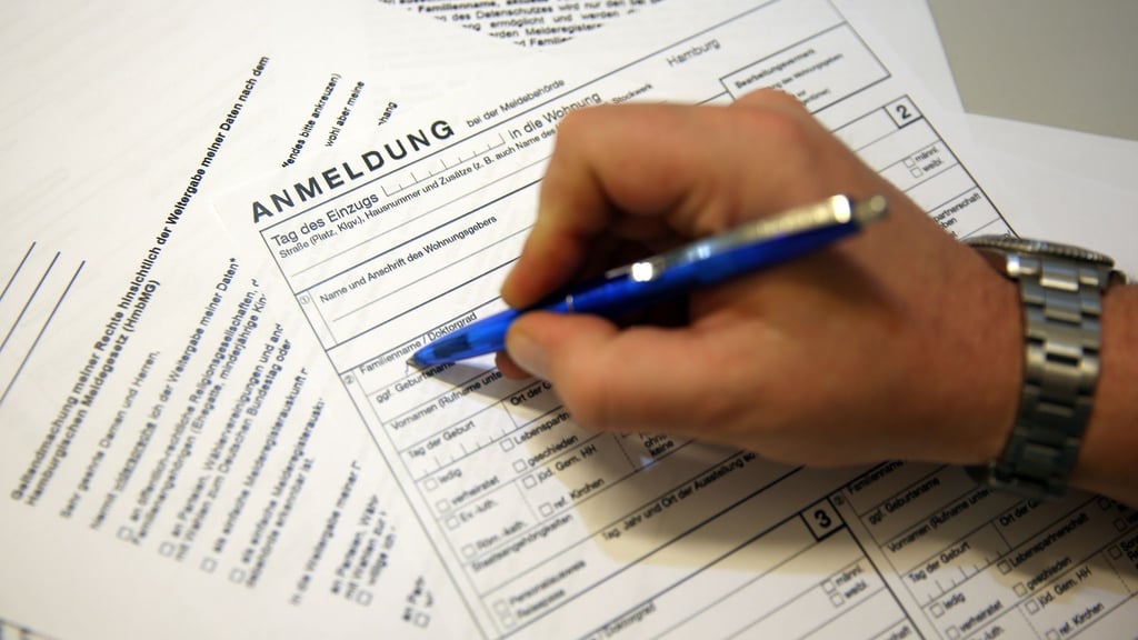 In immer mehr Thüringer Kommunen können sich Einwohner neben dem herkömmlichen Weg auch digital ummelden (Symbolbild)