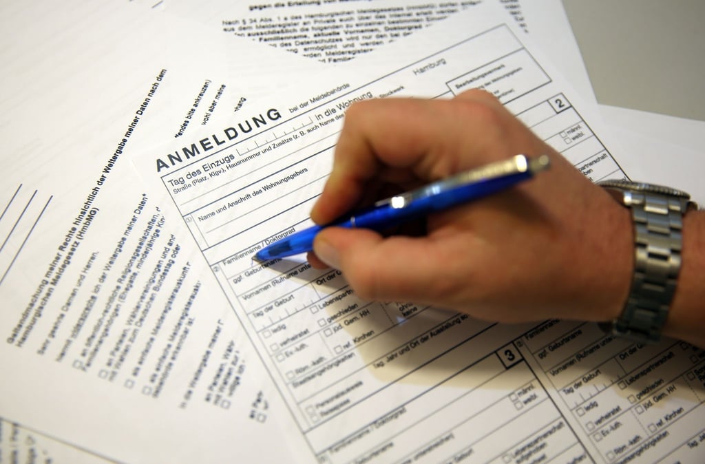 In immer mehr Thüringer Kommunen können sich Einwohner neben dem herkömmlichen Weg auch digital ummelden (Symbolbild)