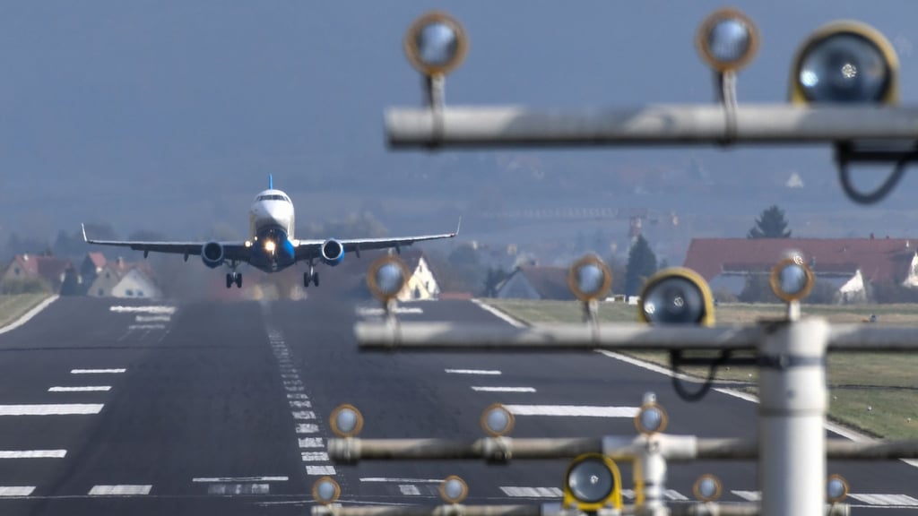 Im Januar gibt es von Friedrichshafen aus wieder Linienflüge in drei große Städte. (Symbolfoto)