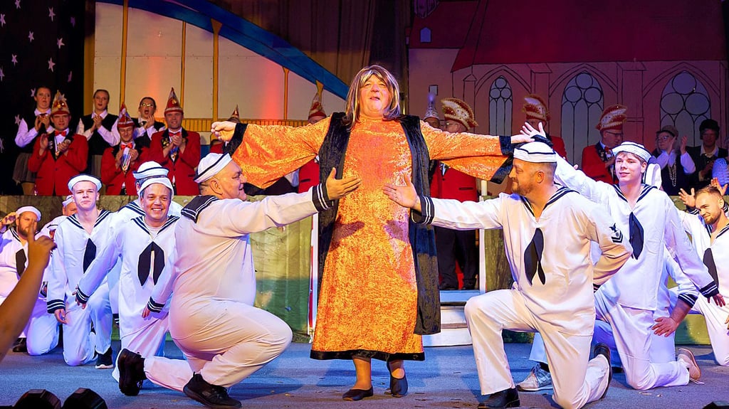 Das Männerballett des Nienburger Carnevalclubs samt Kate Winslet. 