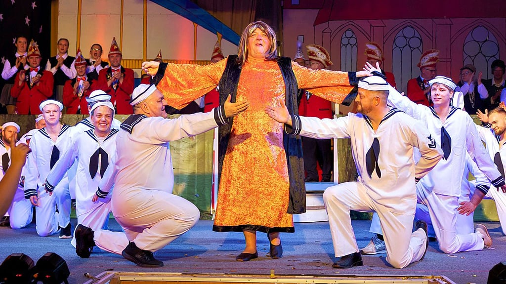 Das Männerballett des Nienburger Carnevalclubs samt Kate Winslet.