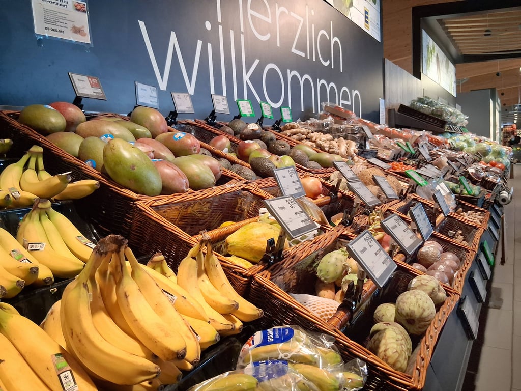 Die Obst- und Gemüseabteilung im Supermarkt soll den Verbrauchern einen entspannten Einstieg in den Einkauf schaffen.