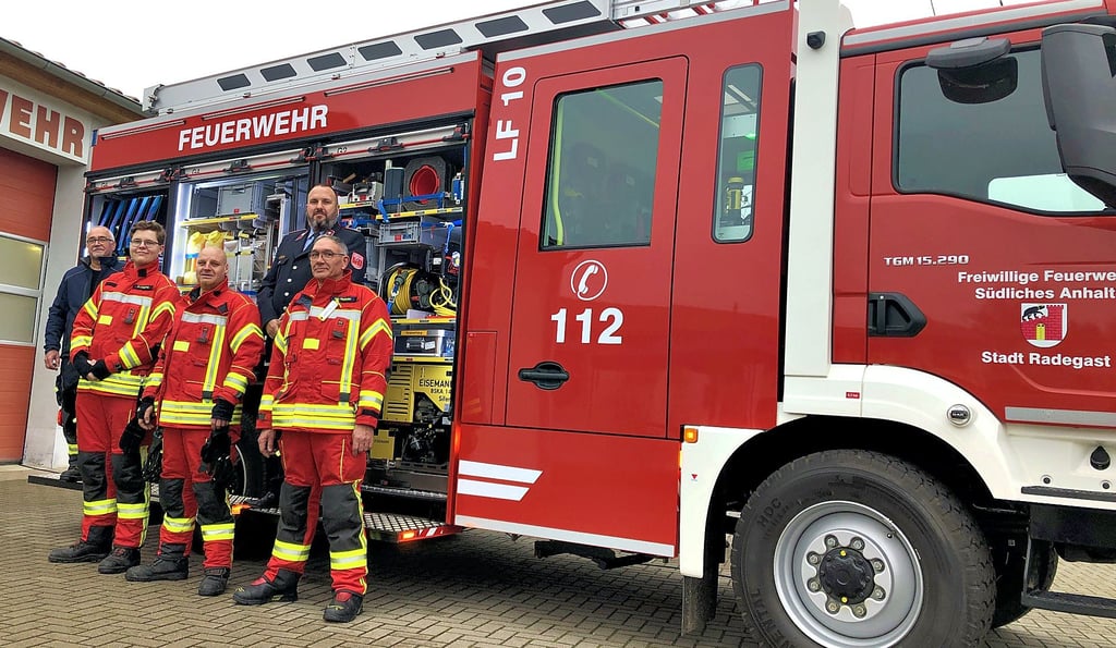 Das neue Auto hat laut Angaben aus der Stadtverwaltung etwa 476.000 Euro gekostet. Davon kamen 150.000 Euro als Fördergeld vom Land Sachsen-Anhalt.