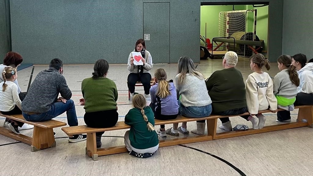 „Mini-Mutflüster-Helden“ ist ein Kurs-Angebot für Kinder und Eltern, den der Verein der Pflege- und Adoptiveltern Halberstadt gern wiederholt anbieten möchte. 