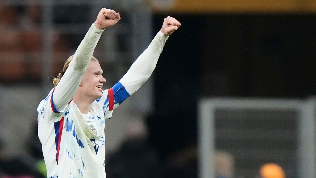 Norwegens Erling Haaland jubelt nach seinem Doppelpack in Italien über die WM-Teilnahme 2026.