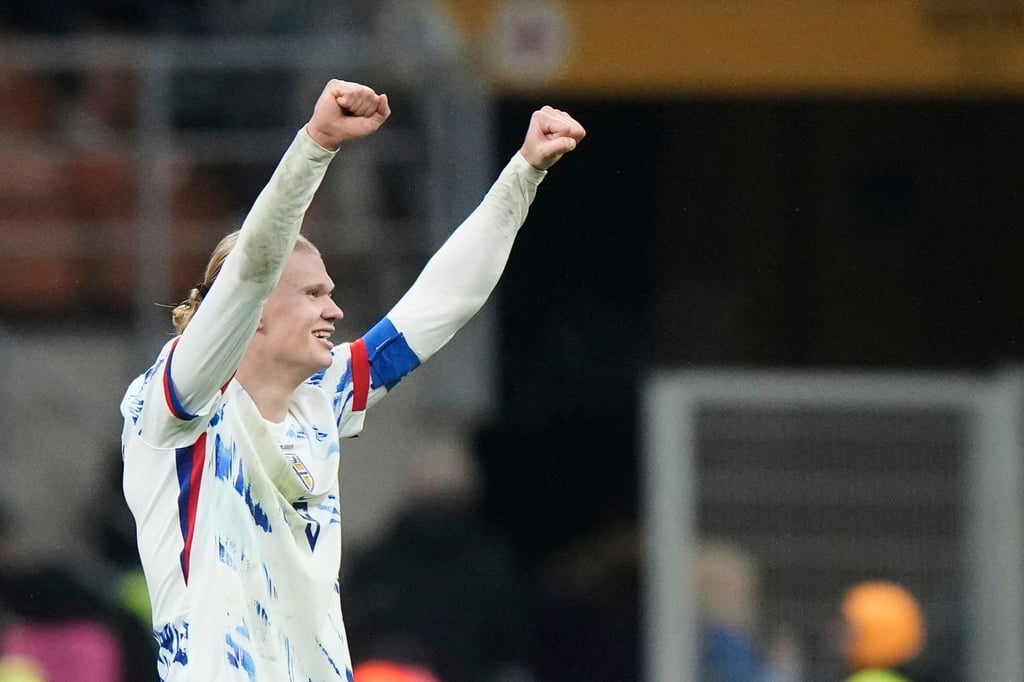 Norwegens Erling Haaland jubelt nach seinem Doppelpack in Italien über die WM-Teilnahme 2026.