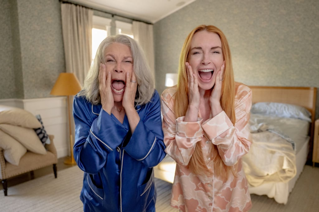 Jamie Lee Curtis als Tess Coleman und Lindsay Lohan als Anna Coleman in Disneys "Freakier Friday".