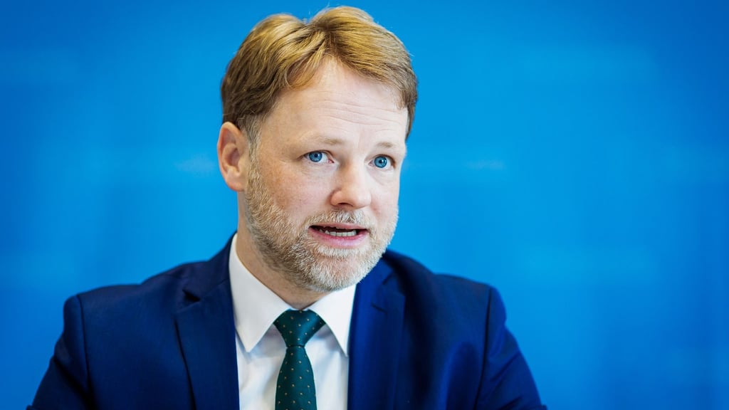 Finanzminister Heere sieht in den Maßnahmen einen Abbau unnötiger Bürokratie. (Archivbild)