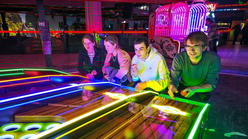 Die MZ testete vorab alle Attraktionen in der neuen Erlebniswelt Findora. Treffsicher zeigten sich die MZ-Mitarbeiter beim „Pferderennen“.