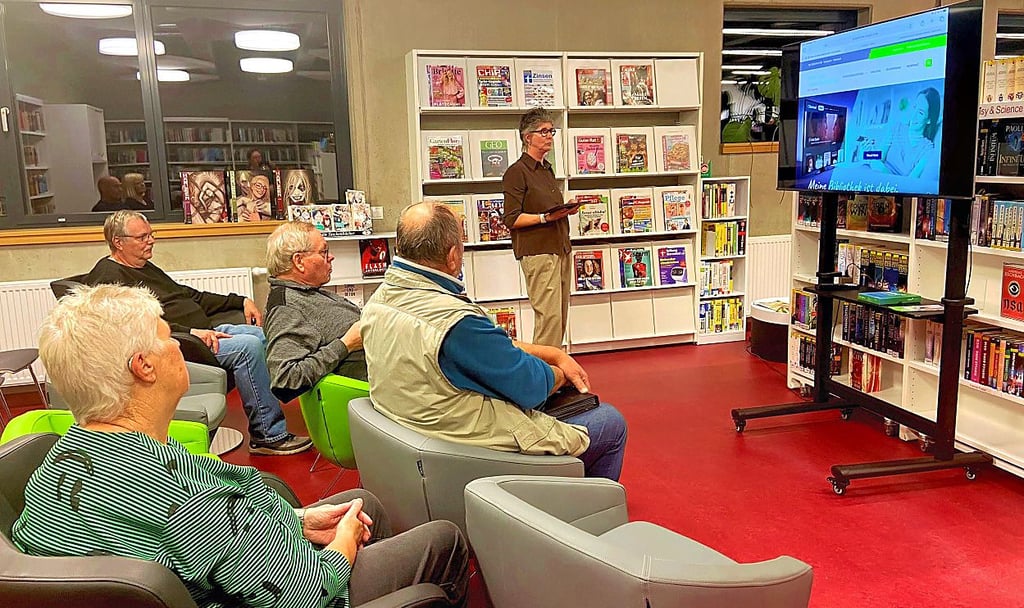 Der Seniorenbeirat in der Stadt- und Regionalbibliothek.