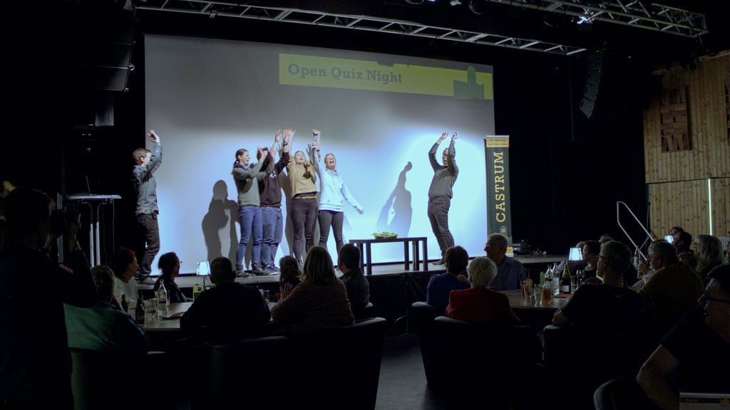 Volles Haus und viel zu feiern - Die zweite Open Quiz Night bringt ein buntes Publikum in den Nordsound Showroom.