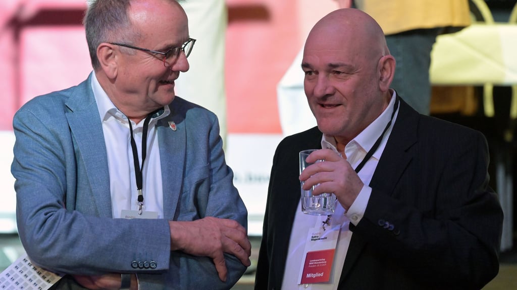 Brandenburgs Verkehrsminister Detlef Tabbert und Finanzminister Robert Crumbach (beide BSW) äußern sich zur Krise im BSW (Archivbild).