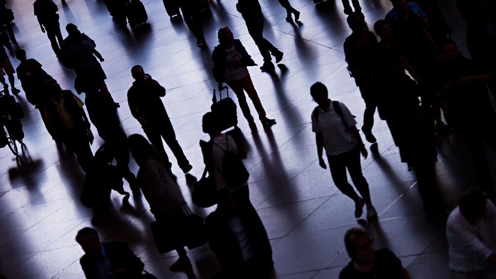 Die Polizei warnt vor Betrügern, die sich als „gestrandete“ Touristen ausgeben, um an Bargeld zu kommen.