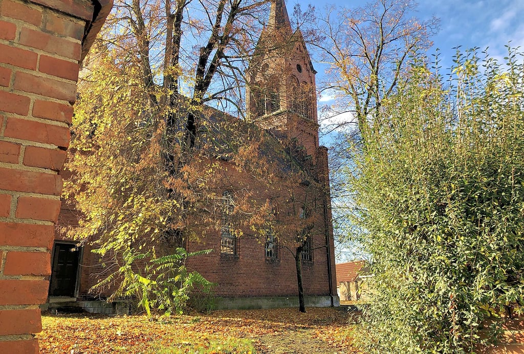Auf dem Platz vor der Kirche sollte am Wochenende eigentlich eine Vorweihnachtsparty stattfinden.