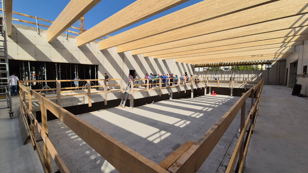 Im Sommer war auf der Baustelle in der Friederikenstraße Richtfest. 