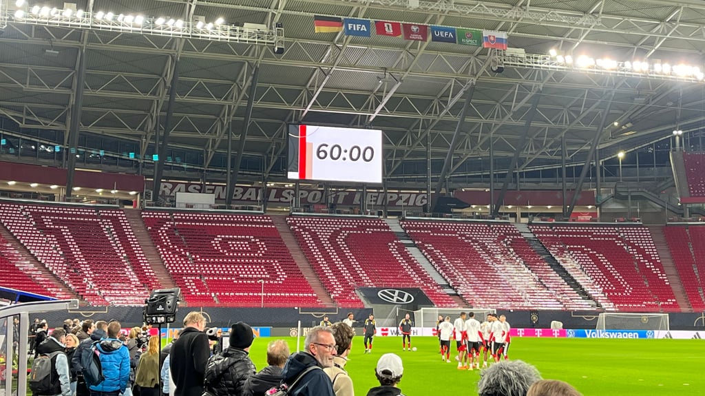 1900 – Der DFB beschwört in Leipzig am Gründungsort sein 125. Jubiläum.