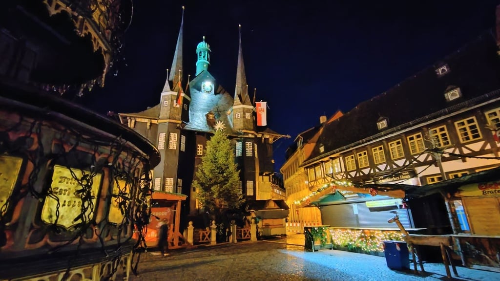 Noch vor Eröffnung des Wernigeröder Weihnachtsmarktes gingen mehrere anonyme Drohungen im Stadtgebiet ein. Die Polizei ermittelt.