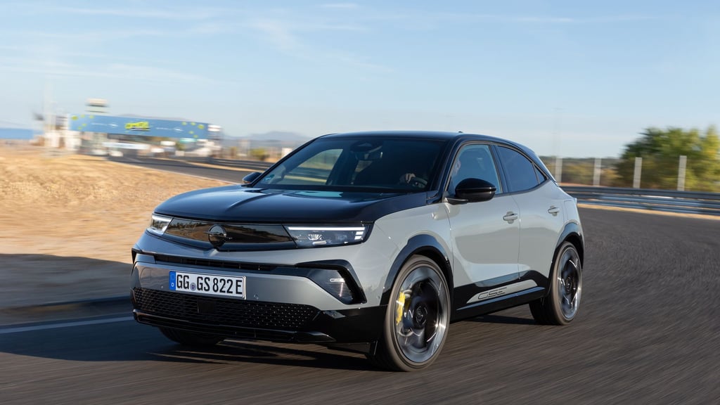 Flotter Mokka: Das SUV soll von 0 auf 100 km/h in 5,9 Sekunden sprinten und maximal 200 km/h schnell werden.