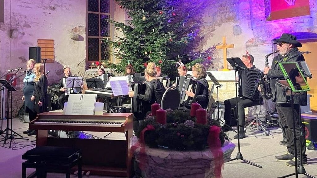 Das Akkordeonorchester Oschersleben brachte das Publikum in der Dorfkirche Hordorf bereis im vergangenen Jahr in Weihnachtsstimmung. 