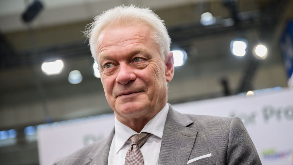 Wegen eines technischen Defektes am Flugzeug musste Bundesagrarminister Alois Rainer einen Flug in die USA umplanen.