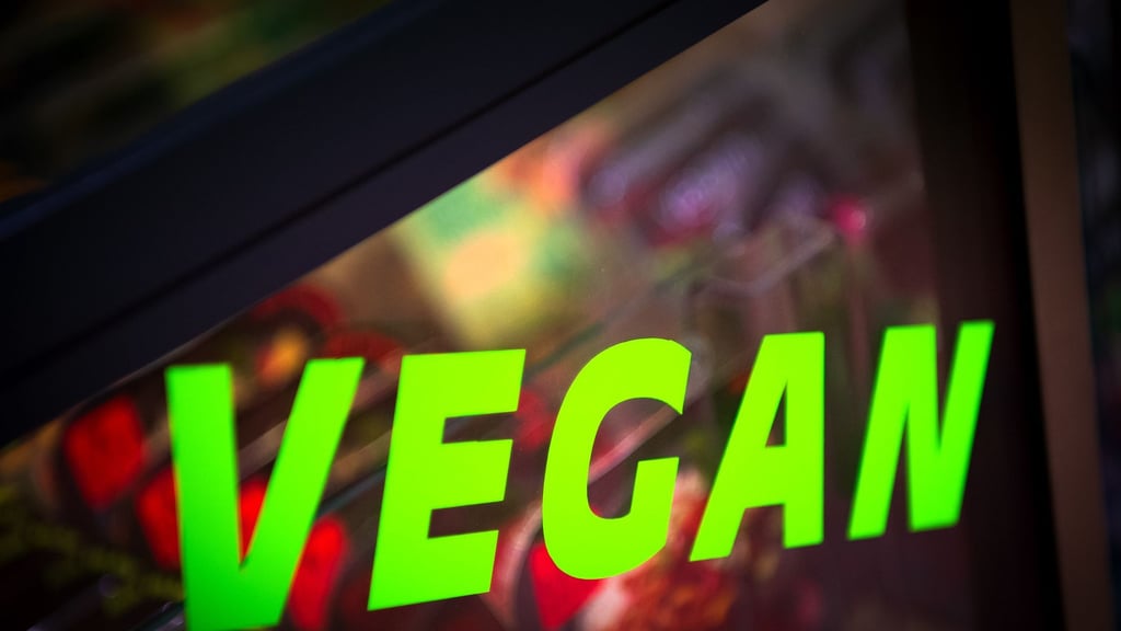 Muss es im Gefängnis veganes Essen geben? Dazu gibt es jetzt eine juristische Entscheidung in Bayern. (Symbolbild)