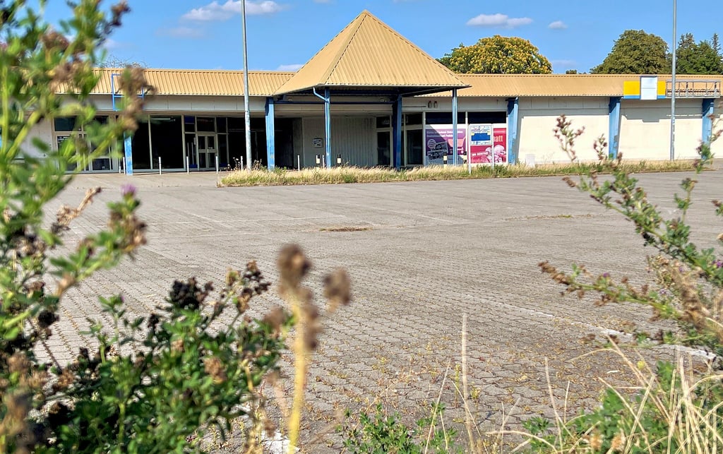 Seit mehr als einem Jahr steht der Edeka-Markt in Nienburg verlassen da. Wann entsteht dort ein neuer Markt? 