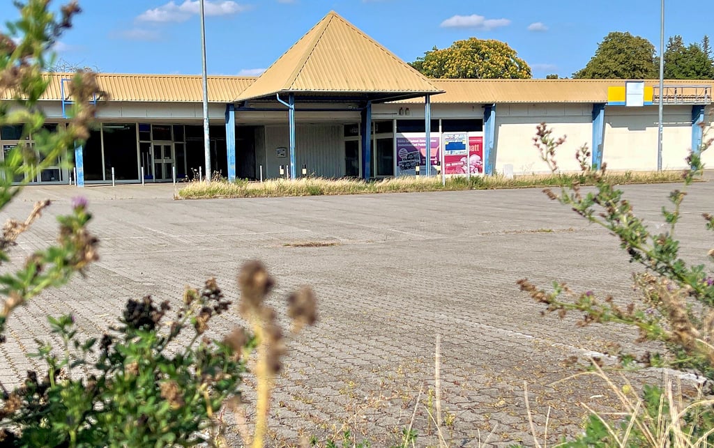 Seit mehr als einem Jahr steht der Edeka-Markt in Nienburg verlassen da. Wann entsteht dort ein neuer Markt? 