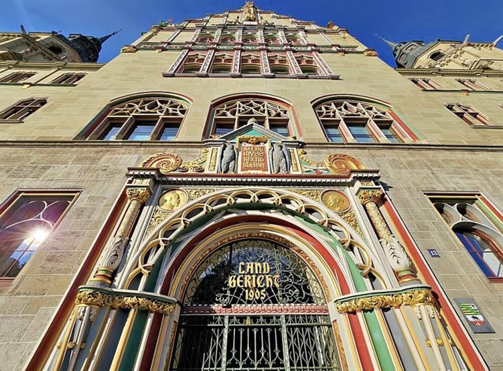 Ein  ehemaliges Pärchen musste sich vor dem Landgericht in Halle wegen schweren Raubes, räuberischer Erpressung und gefährlicher Körperverletzung verantworten. 