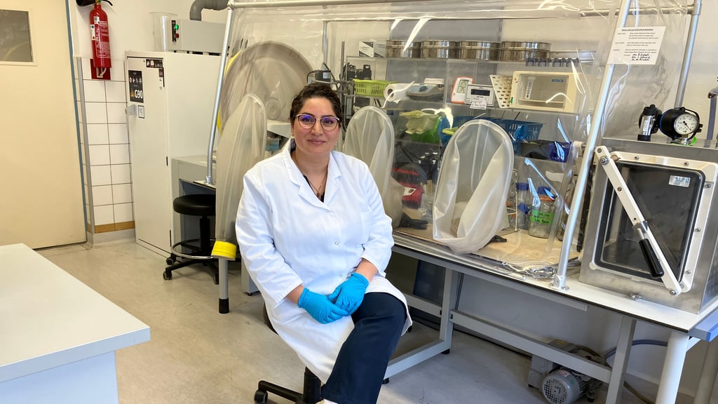 Amna Mehmood ist promovierte Molekularbiologin und wissenschaftliche Mitarbeiterin an der Universität Halle. Sie engagiert sich zudem für die Rechte von Frauen aus  ihrem Heimatland Afghanistan. 