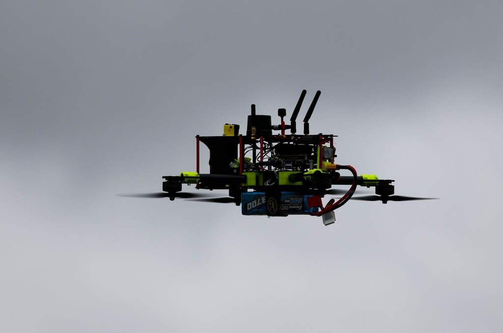 Im Nationalen Erprobungszentrum für unbemannte Luftfahrtsysteme am Flughafen Cochstedt entwickelt das DLR Technologien, um unerwünschte Drohnen zu erkennen, Lagebilder zu erstellen und Drohnen zu bekämpfen. (Archivbild)