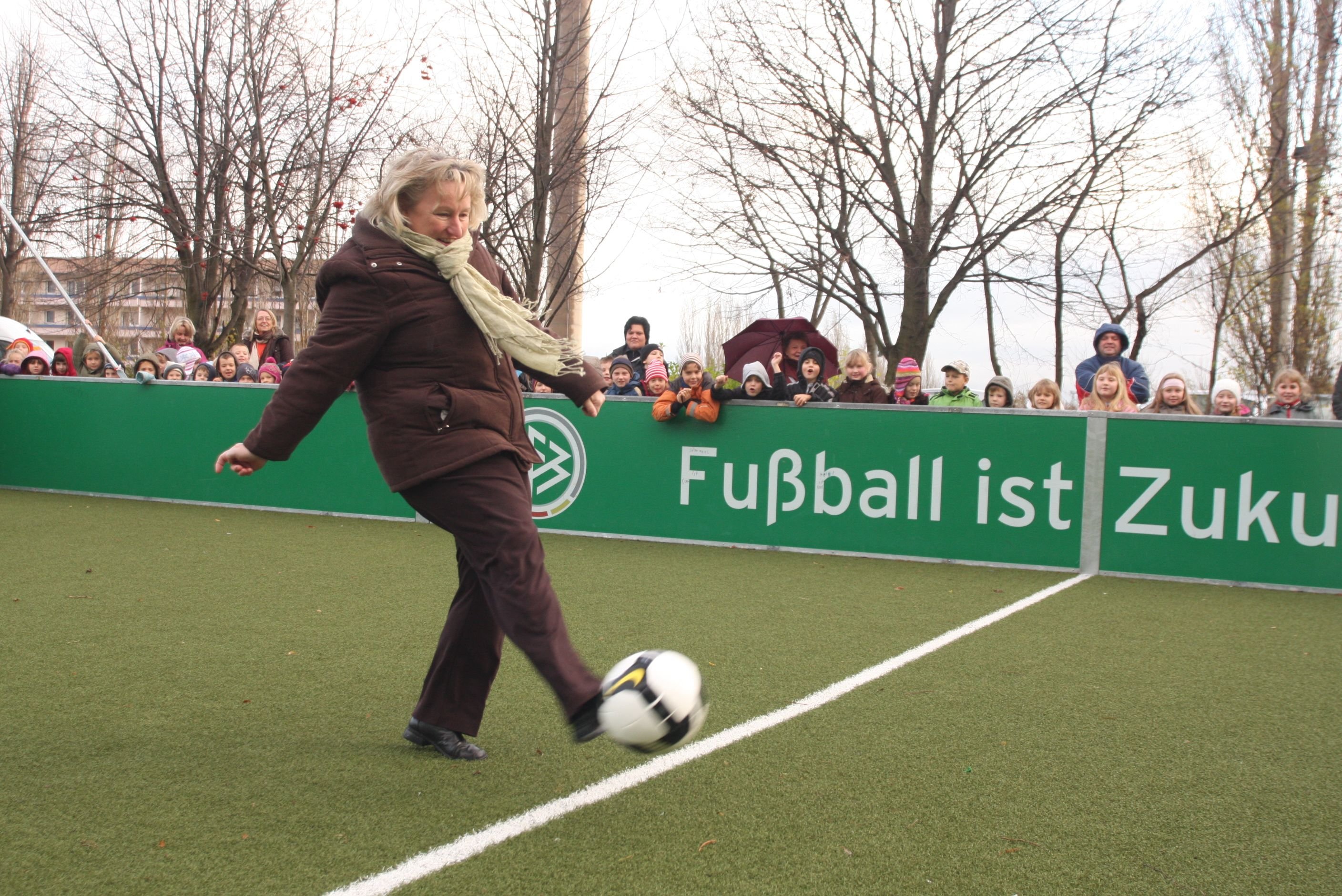 DFB-Minispielfeld in Blankenburg: Dank Fördergeld: Hoffnung für maroden Fußballplatz im Regenstein