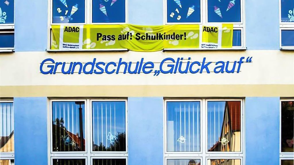 Die Grundschule in  Nachterstedt soll freigezogen werden, um als Übergangsquartier für die Seelandschule zu dienen. Die Eltern zeigen sich verärgert.