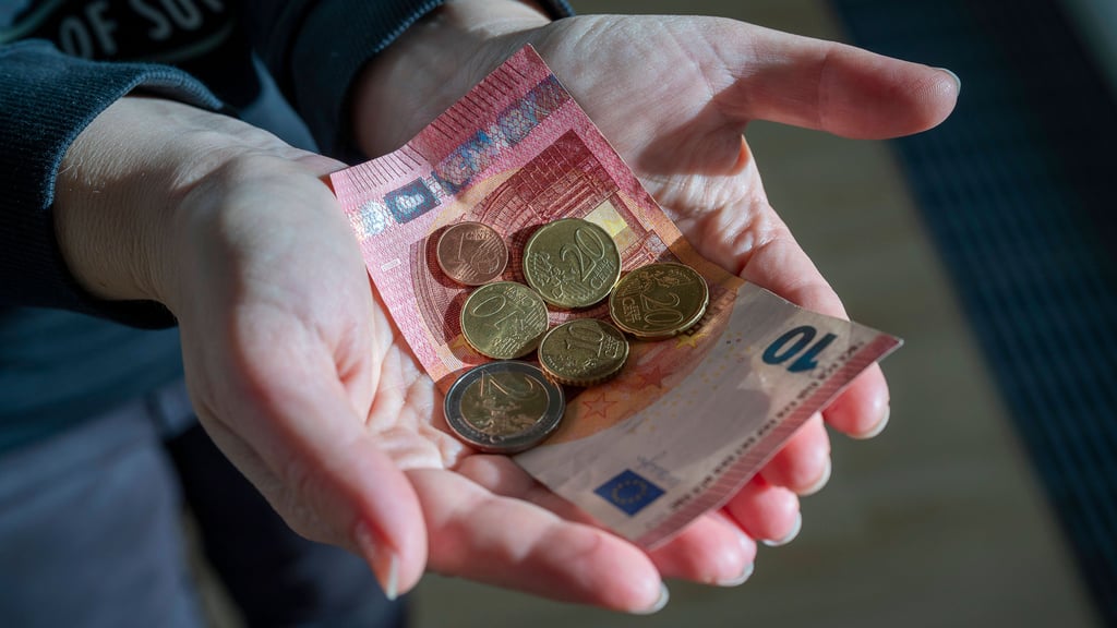 "Stranded Traveller Scam": Betrüger geben sich als hilfsbedürftige Touristen aus und bitten um Geld für die Weiterreise.