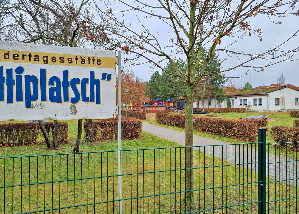 Die Kindertagesstätte „Pittiplatsch“ in Aken ist in die Jahre gekommen.