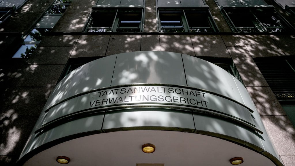 Der Baubeginn für ein Flüchtlingsheim wurde vom Verwaltungsgericht gestoppt. (Symbolbild)