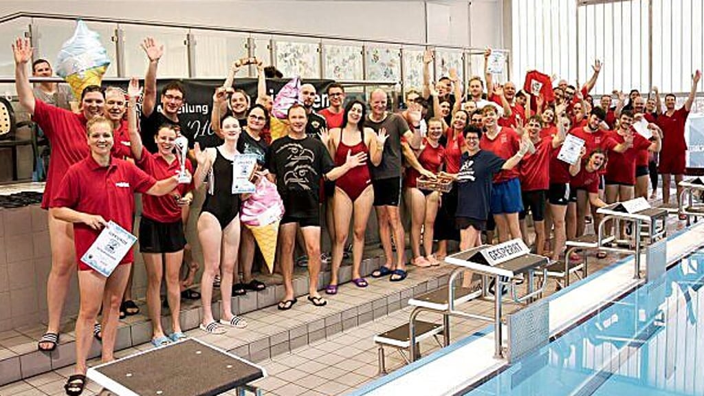 Teams bei der Siegerehrung.