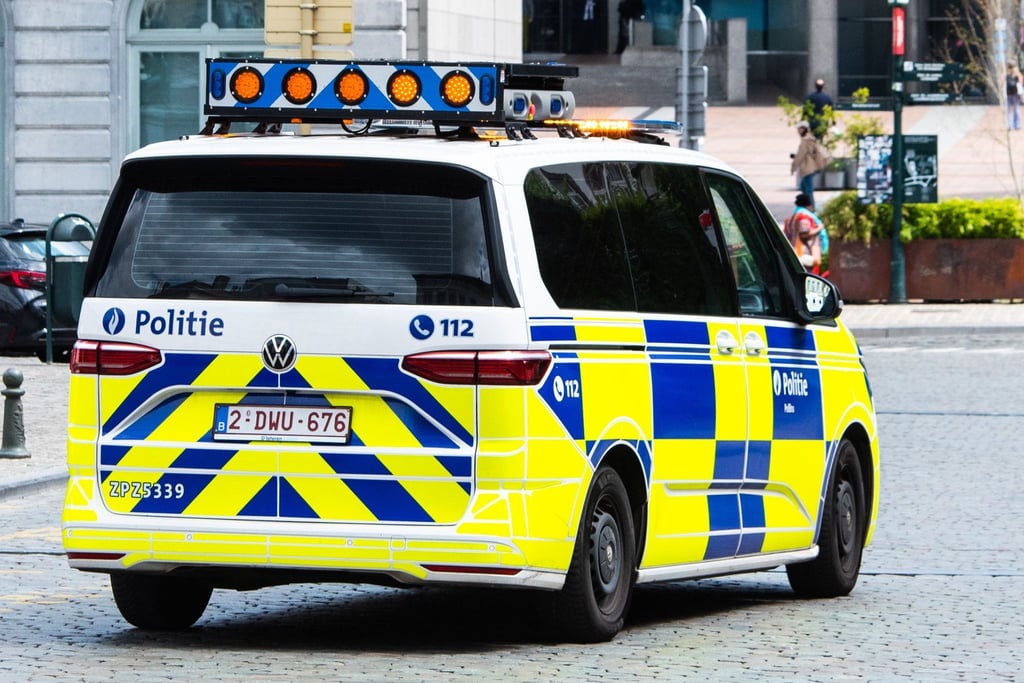 Im Zusammenhang mit den Ermittlungen durchsuchte die belgische Polizei 18 Objekte in Brüssel und Löwen. (Symbolbild)