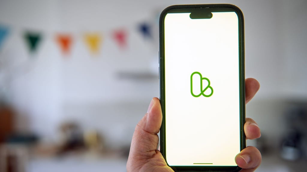 KI erleichtert das Erstellen von Inseraten: Ein Foto genügt, um automatisch Text und passende Kategorien vorgeschlagen zu bekommen.