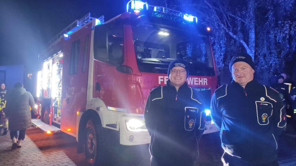 Wehrleiter Dirk Lange (rechts) und Stellvertreter Tobias Machon wollen auch weiterhin aktiv in der Veltheimer Feuerwehr mitarbeiten.
