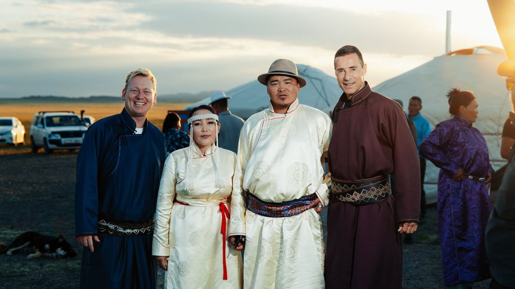 Dolgormaa und Otgonbayar heiraten in der Wüste Gobi.