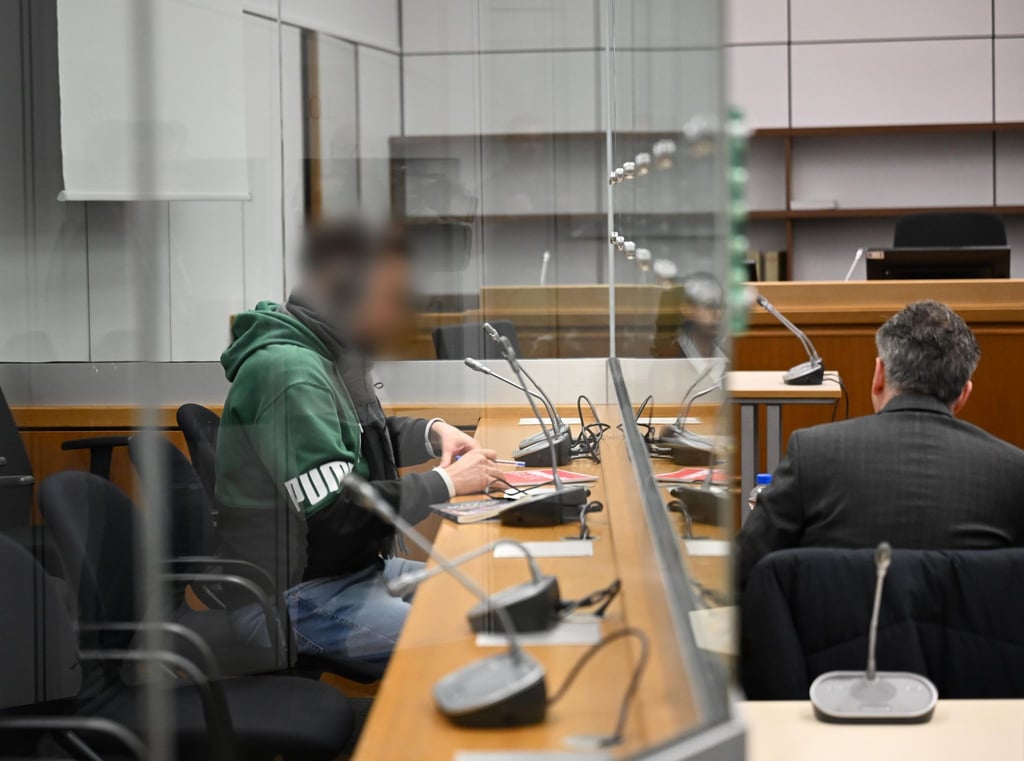 Die Bundesanwaltschaft wirft dem 35-Jährigen vor, als Auslandsoperateur maßgeblich in das Drohnenbeschaffungsprogramm der Hisbollah eingebunden gewesen zu sein.