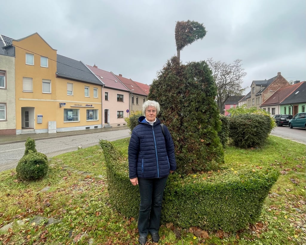 Gabriele Wagner aus Nienburg kreiert Figuren aus Buchsbäumen. 