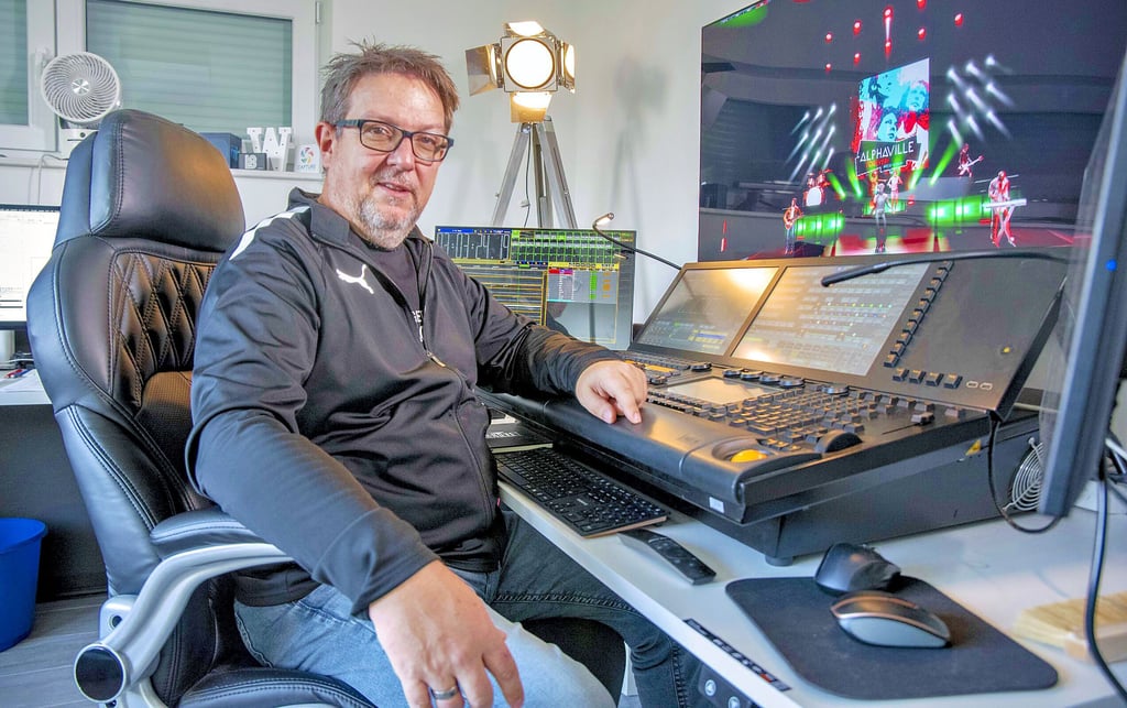 Lichtdesigner Tino Weinhardt aus Dessau macht seit vielen Jahren für zahlreiche Bands wie Vincent Weiss und Alphaville das Bühnenlicht und -design.