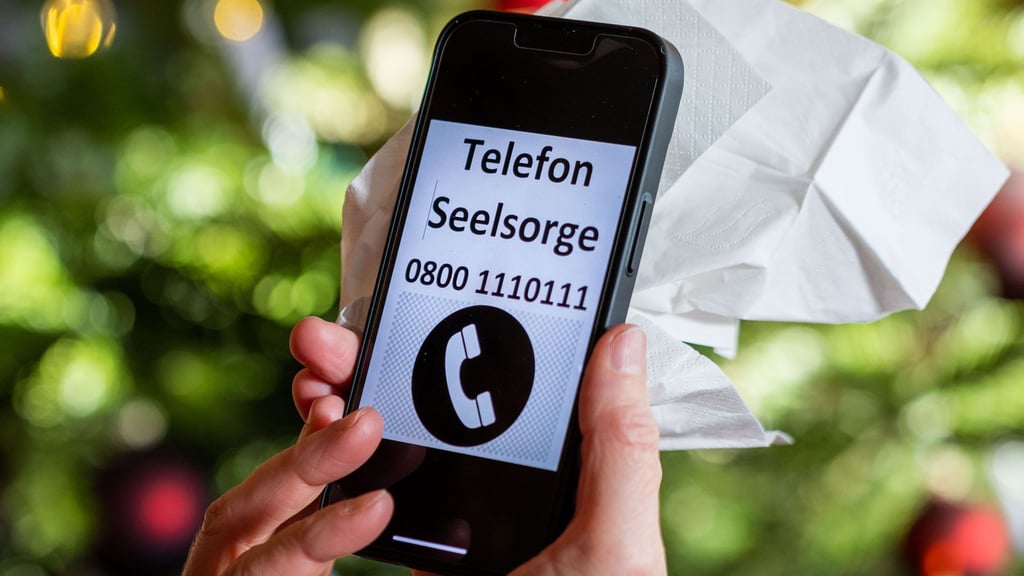 Die Telefonseelsorge in Sachsen hat im vergangenen Jahr mehr als 44.000 Anrufe und knapp 2.000 Chats erhalten (Symbolbild).