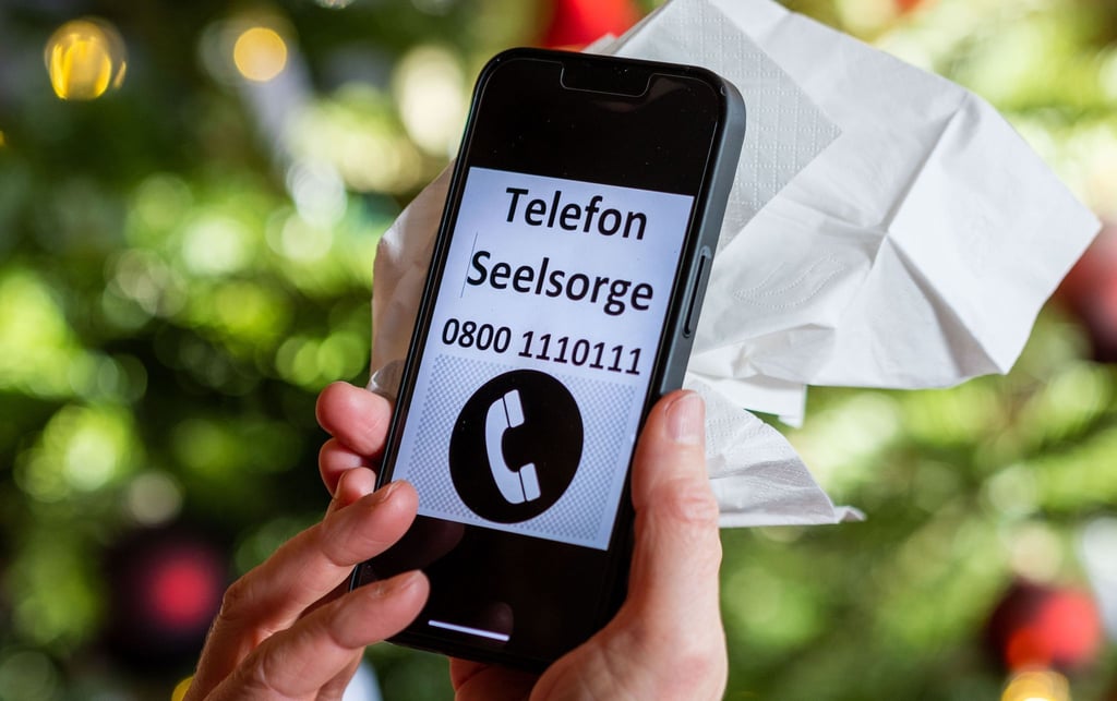Die Telefonseelsorge in Sachsen hat im vergangenen Jahr mehr als 44.000 Anrufe und knapp 2.000 Chats erhalten (Symbolbild).