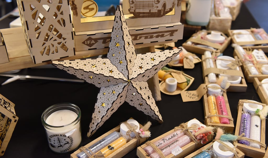 Auf dem Kreativmarkt in der Festscheune in Röblingen wurden Selbstgebasteltes und kunstvolle handgemachte Dekorationen aus verschiedenen Materialien feilgeboten. 