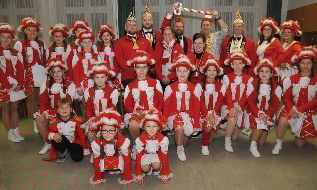 Tilledaer Karnevalisten bei der Schlüsselübernahme von Kelbras Bürgermeister Lothar Bornkessel. 