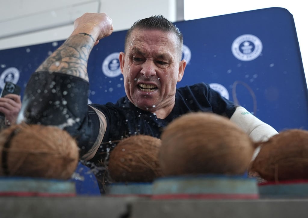 Gaude knackte seinen eigenen Rekord von 83 Kokosnüssen.