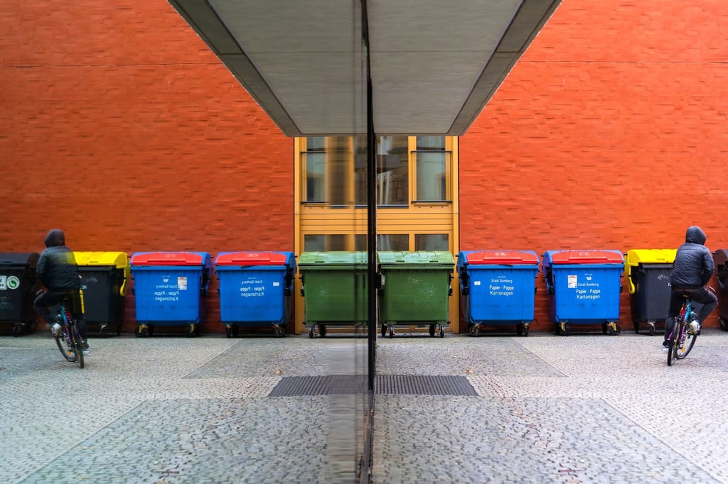 Für jeden Abfall gibt es die passende Tonne – jetzt muss man den Müll nur noch richtig einsortieren.